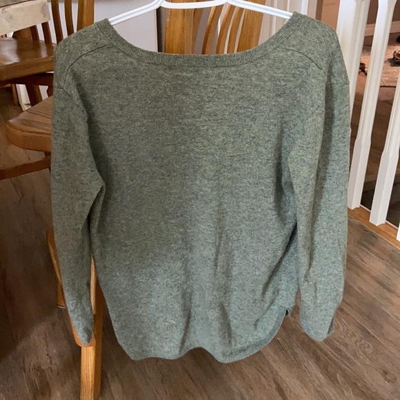 Green sweater! Perfect for fall. - Picture 3 of 3